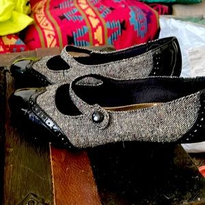 Black patent and grey tweed Lifestride Mary Jane pumps